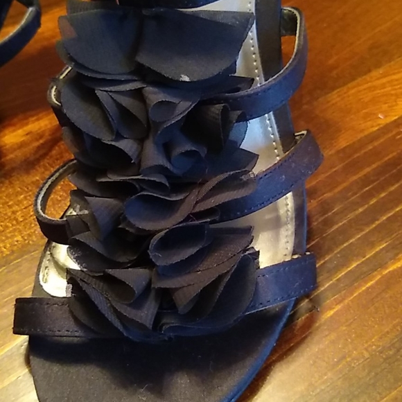 Shoes - Picture 2 of 4